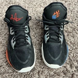 Nike Kyrie Infinity
Fire and Ice basketball shoes. Boys 7Y